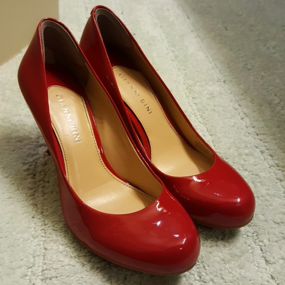 Red pumps